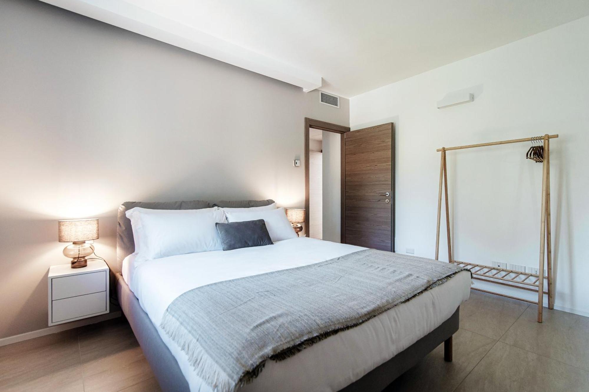 Lario Suite Apartments By Quokka 360 - With Parking Next To Como City エクステリア 写真